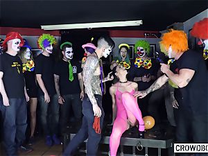 CROWD bondage - Romanian Julia De Lucia gang torment